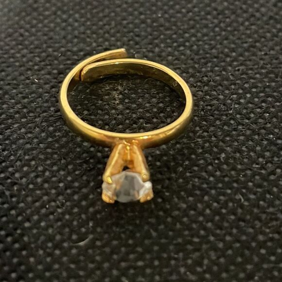 Adjustable band ring with a white gem - Picture 3 of 4